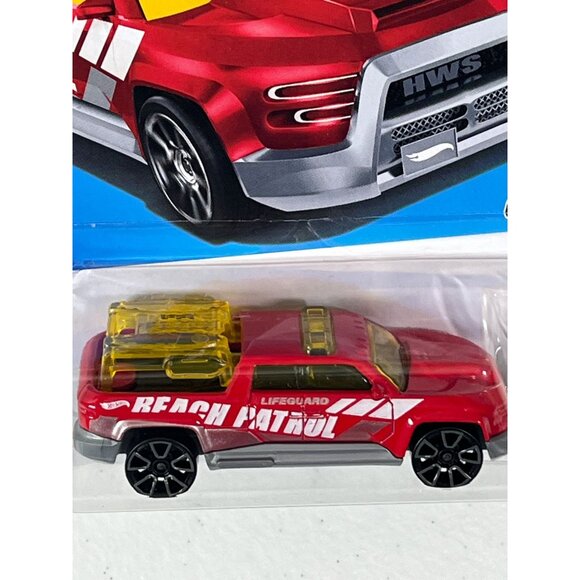 Hot Wheels 2024 Surf Duty HW Metro Beach Patrol Diecast SUV 1:64 - Picture 4 of 7